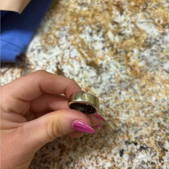 Gold Oura Horizon Gen 3 Ring Size 7 - Picture 2 of 2